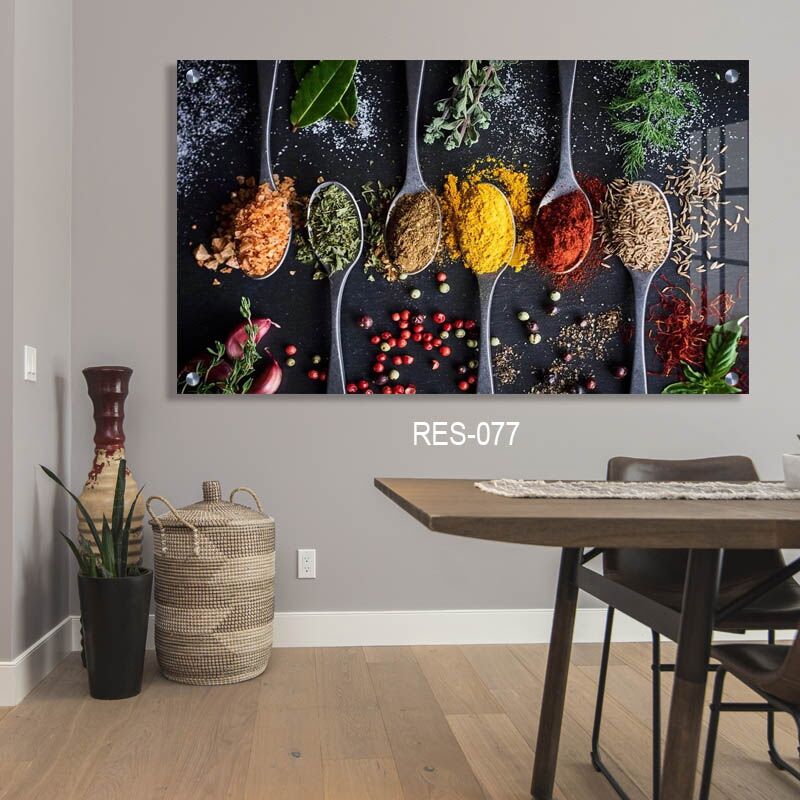 תמונת זכוכית לפינת אוכל או לסלון או למשרד של כפיות תבלינים