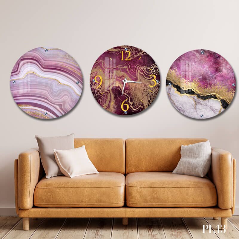 שעון מיוחד לסלון לקיר מזכוכית ברקע אבסטרקט אדום