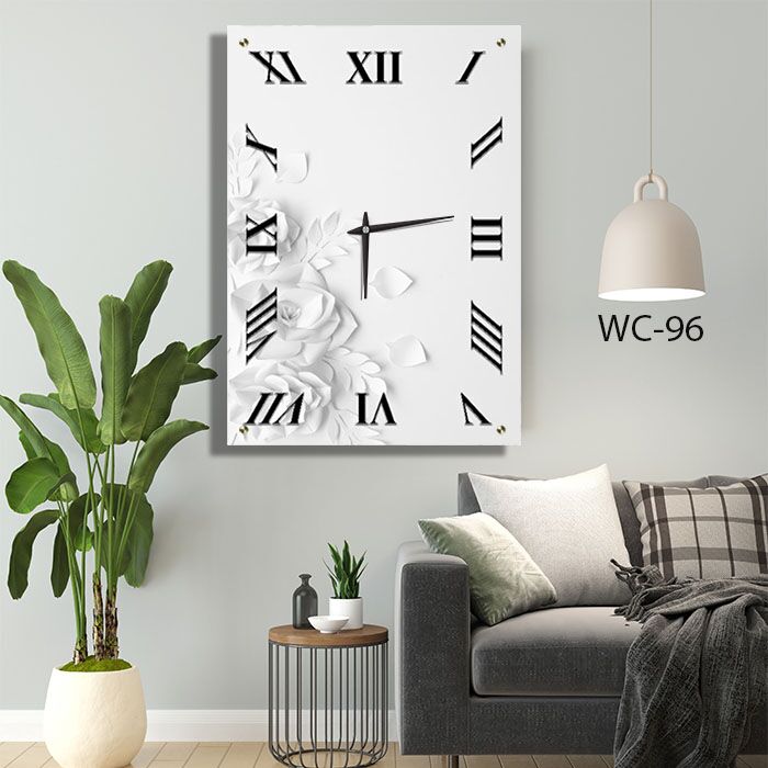 שעון קיר מיוחד מעוצב לסלון ברקע לבן ופרחים