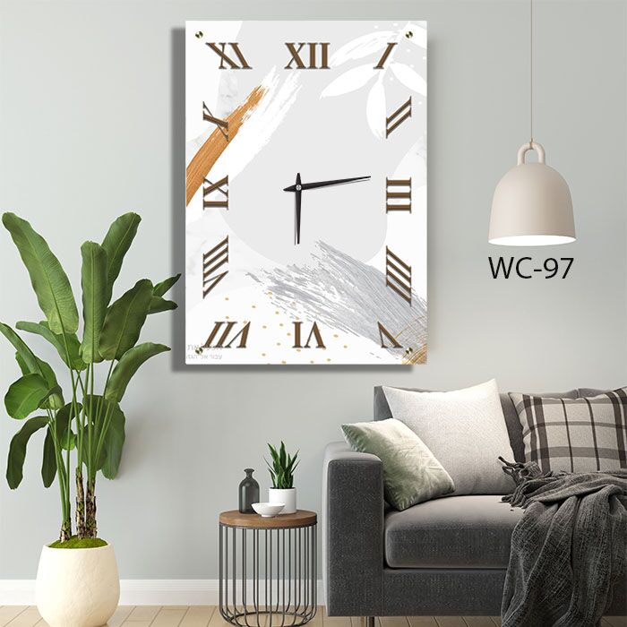 שעון קיר יוקרתי לסלון מעוצב ברקע לבן אפור