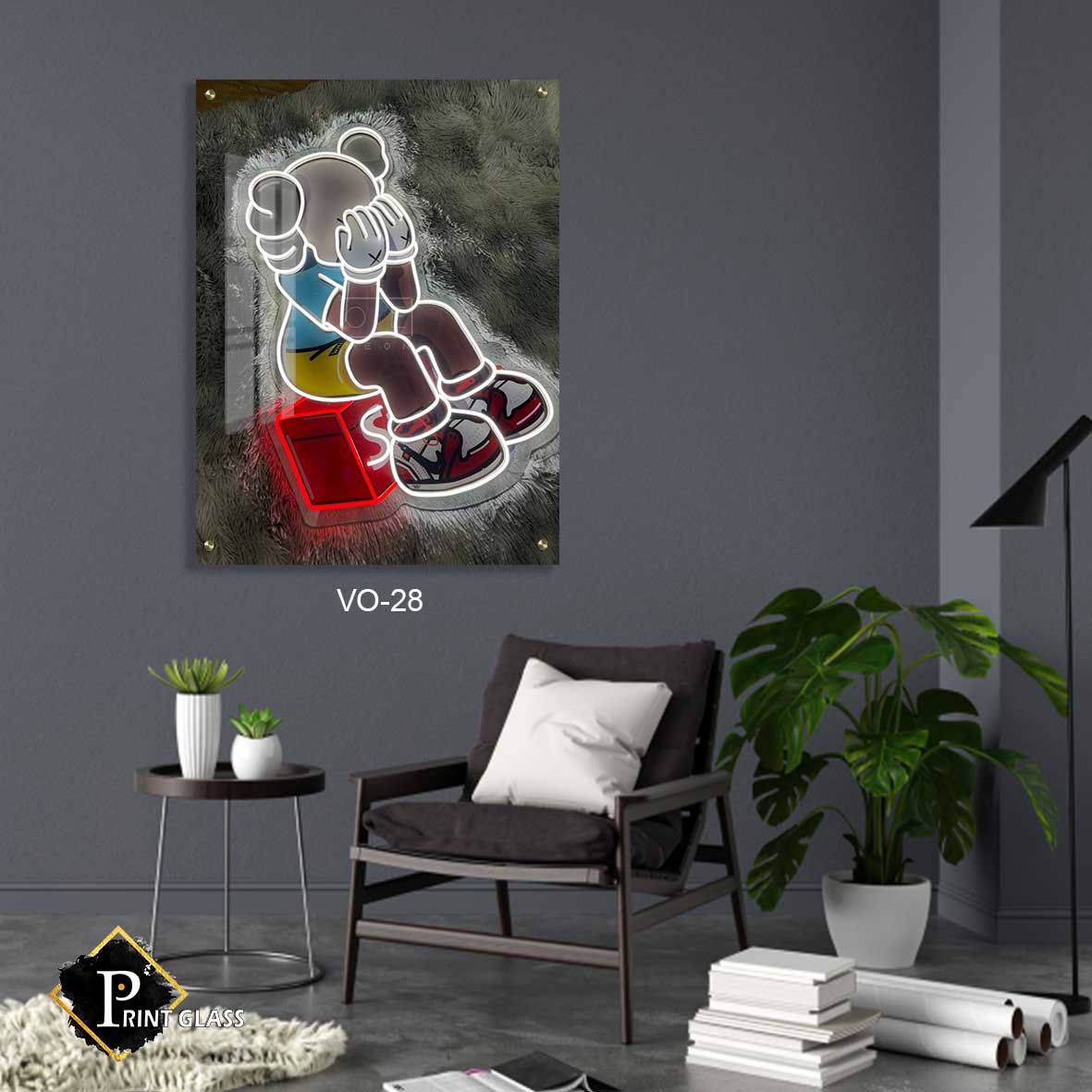 בובה צבע זוהר - תמונת על זכוכית לחדר שינה או למשרד