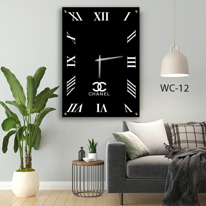 שעון קיר מיוחד לסלון ברקע שחור ולוגו