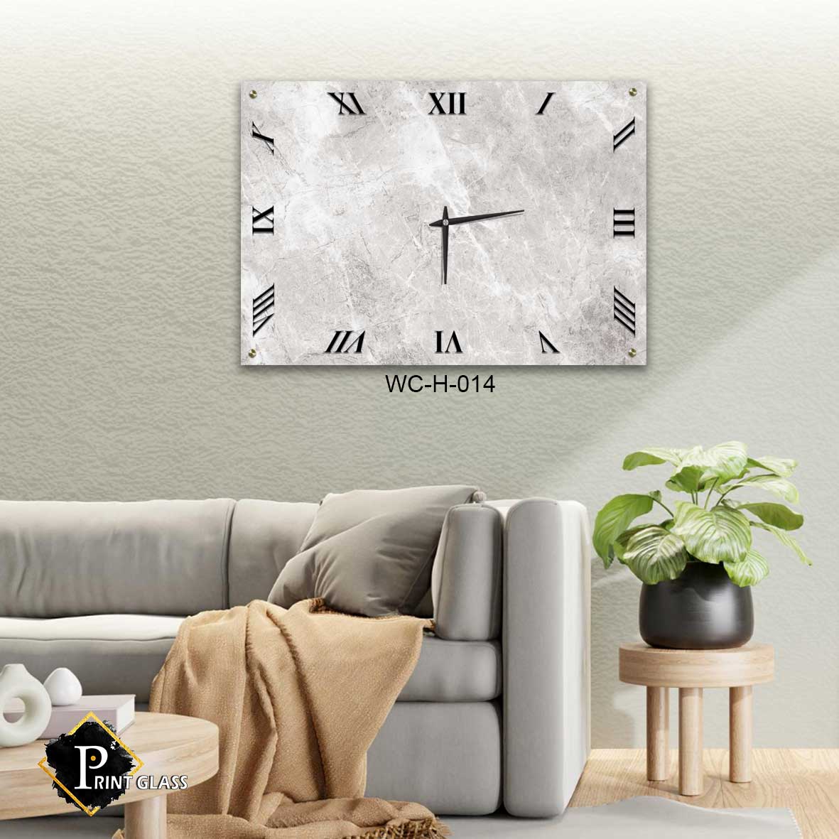 שעון קיר מיוחד לבית מזכוכית ברקע שיש אפור לבן