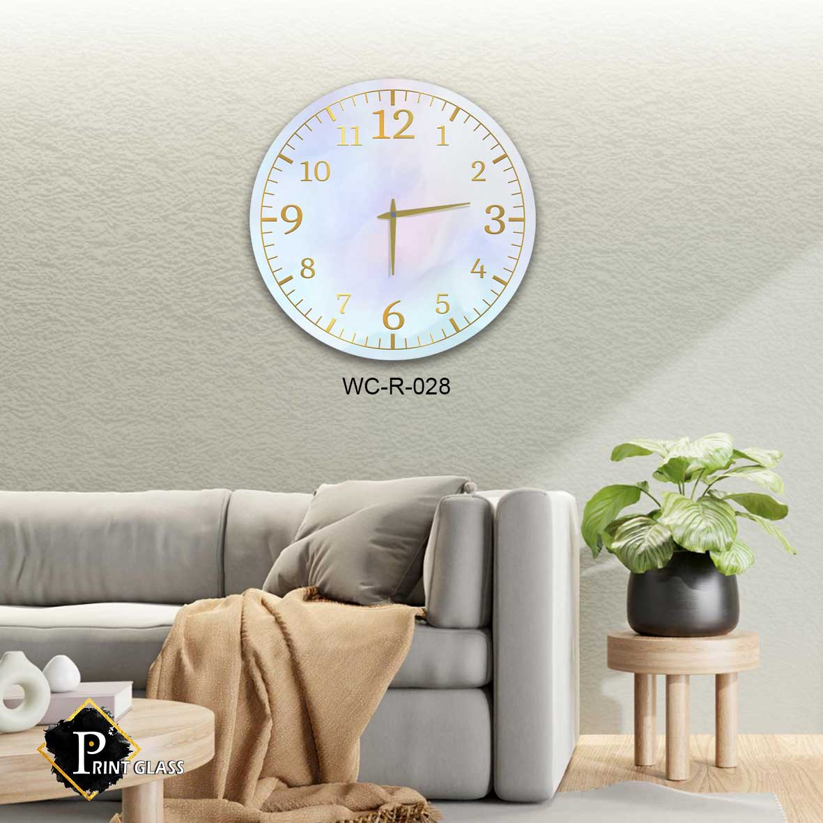 שעון קיר לבית מזכוכית ברקע מרשמלו זהב