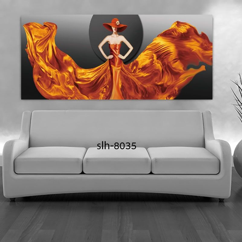 אישה בכתום קנבס