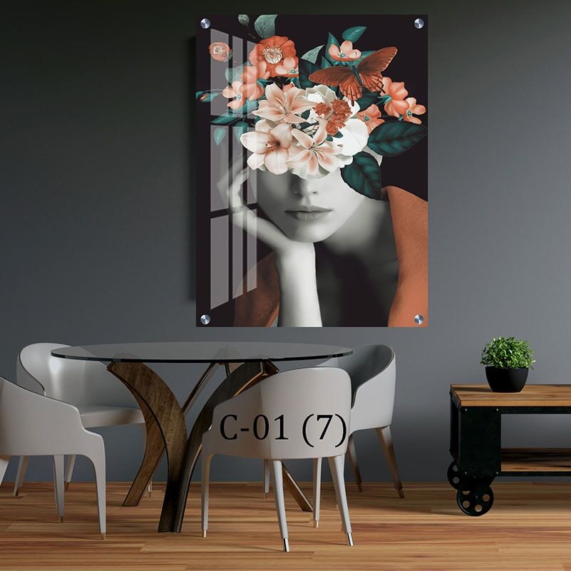 אישה עם פרחים על הראש