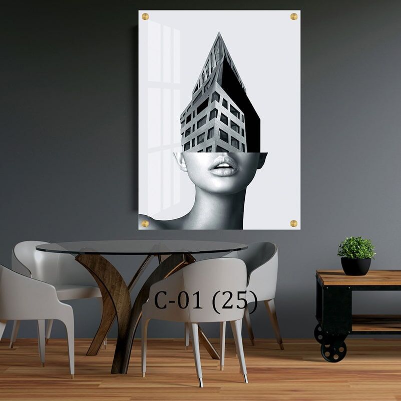 תמונה של אישה עם ראש מיגדל