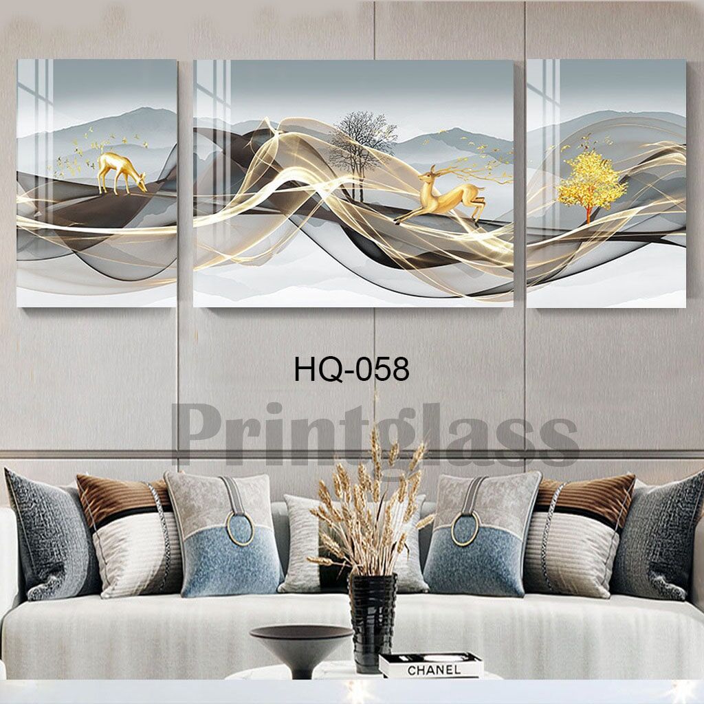 סט שלישיית תמונות על זכוכית לסלון או ללובי בניין של איילים זהב רצים