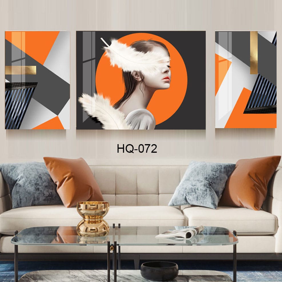 סט שלישיית תמונות על זכוכית לסלון או ללובי בניין של אישה על רקע כתום