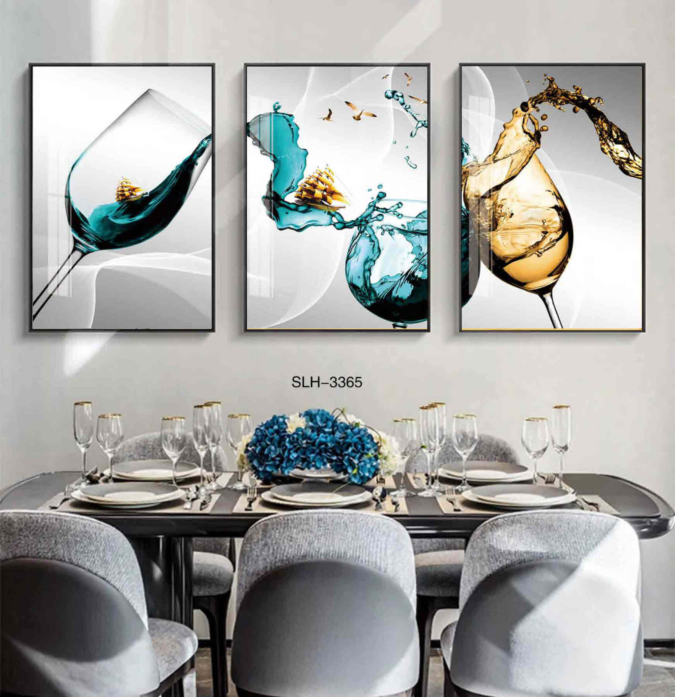 סט שלישיית תמונות על זכוכית לסלון או לפינת אוכל של כוסות צבעוניים