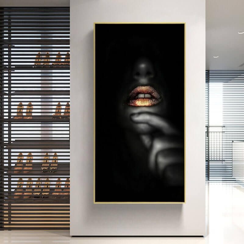 תמונה של שפתיים בחושך לחדר שינה