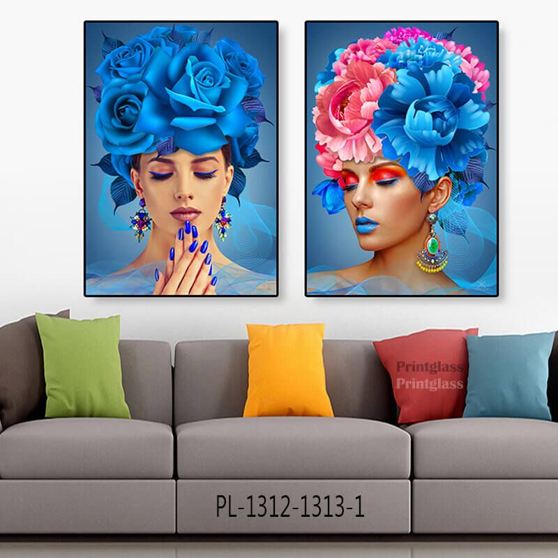 זוג תמונות על זכוכית לסלון של נשים בכחול