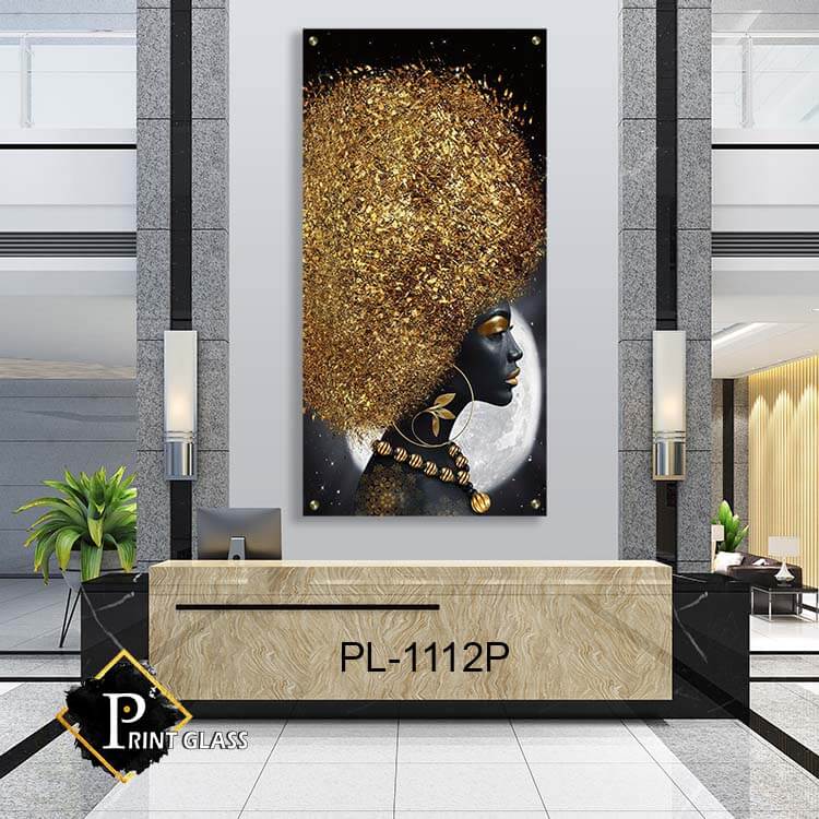 תמונת זכוכית לפינת האוכל של אישה אפריקאית עם אפרו זהב