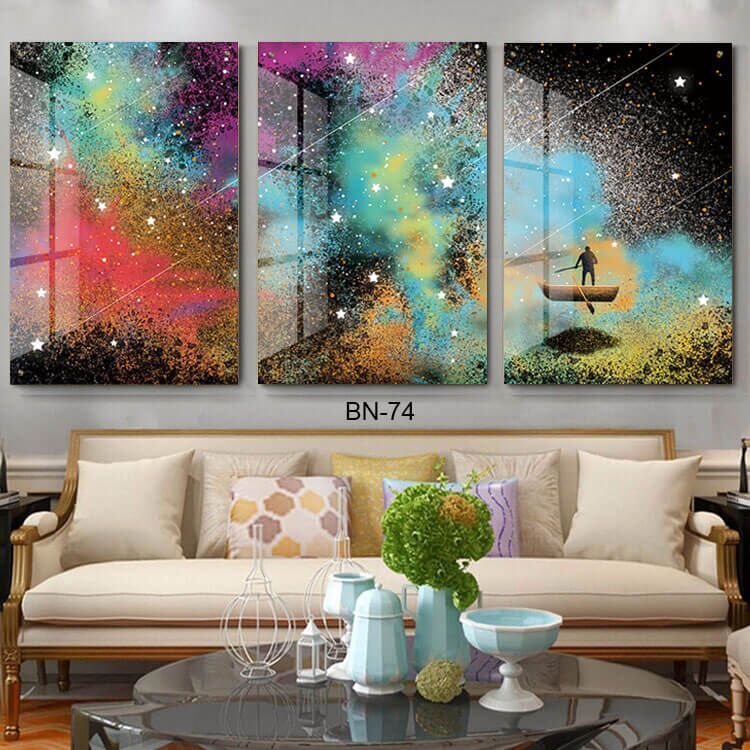 תמונות זכוכית לפינת האוכל של אדם שט בחלל צבעוני