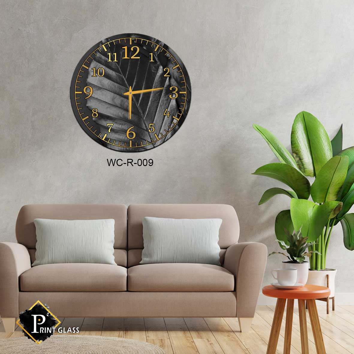 שעון קיר מעוצב לחדר שינה ברקע עלה שחור