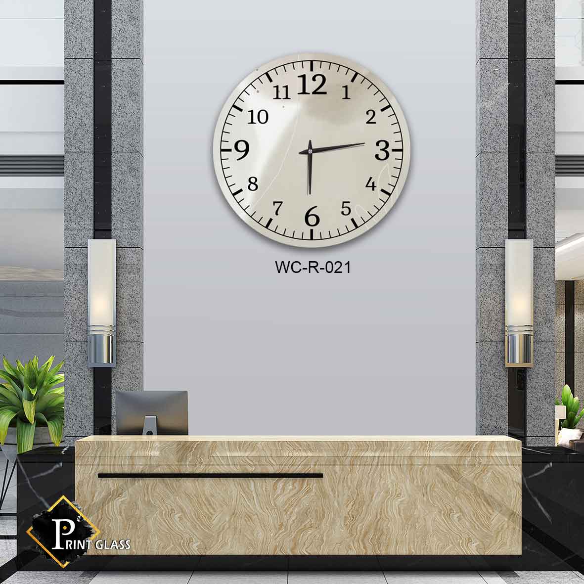 שעון קיר מודרני לפינת אוכל מזכוכית ברקע שמנת