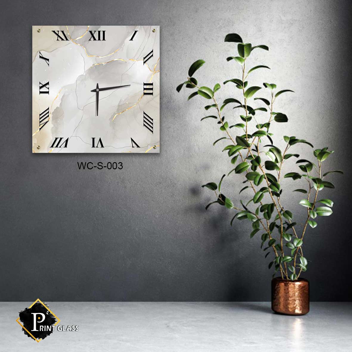 שעון קיר דקורטיבי לסלון מזכוכית ברקע שיש אפור זהב