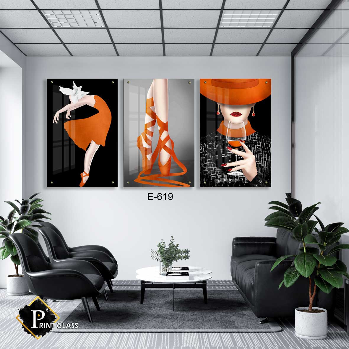 תמונה מחולקת לסלון מזכוכית של אישה ובלרינה