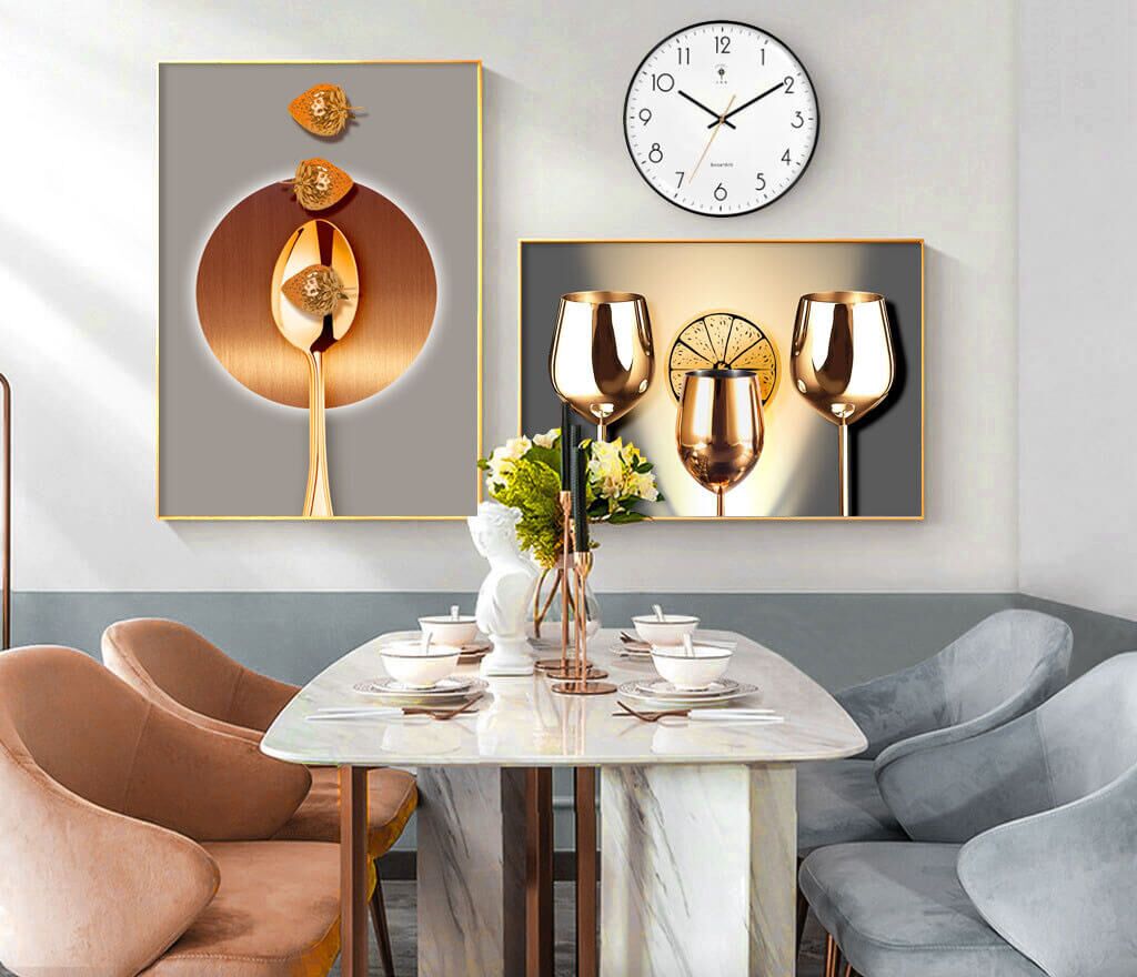 תמונות וינטג למטבח של כוסות וכף מזהב