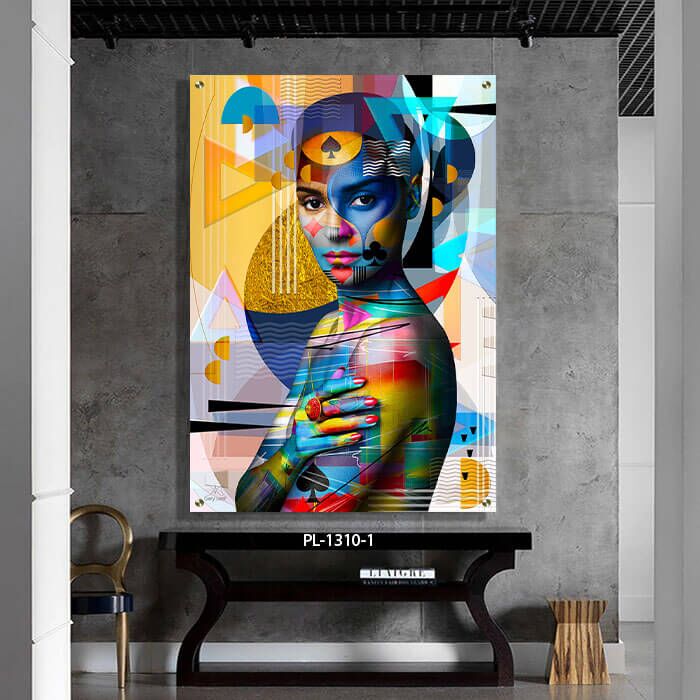 תמונת זכוכית לסלון של אישה חשופה ברקע צבעוני