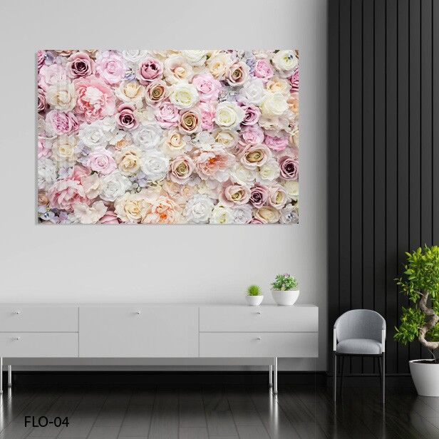 תמונה מזכוכית של פרחים בגוונים ורוד בהיר ולבן