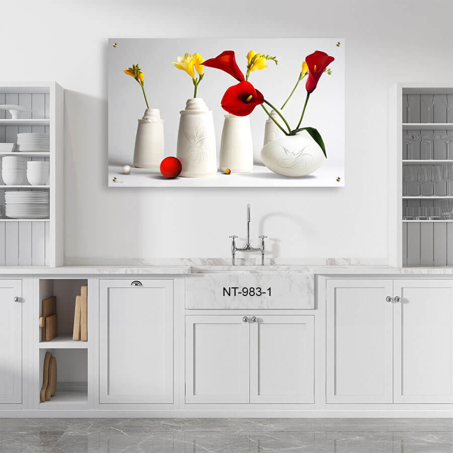 תמונת זכוכית למטבח פרחים צבעוניים באגרטלים לבנים