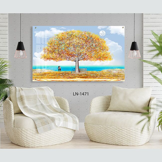 תמונה לסלון של זוג מתחת לעץ צבעוני ענק ליד הים